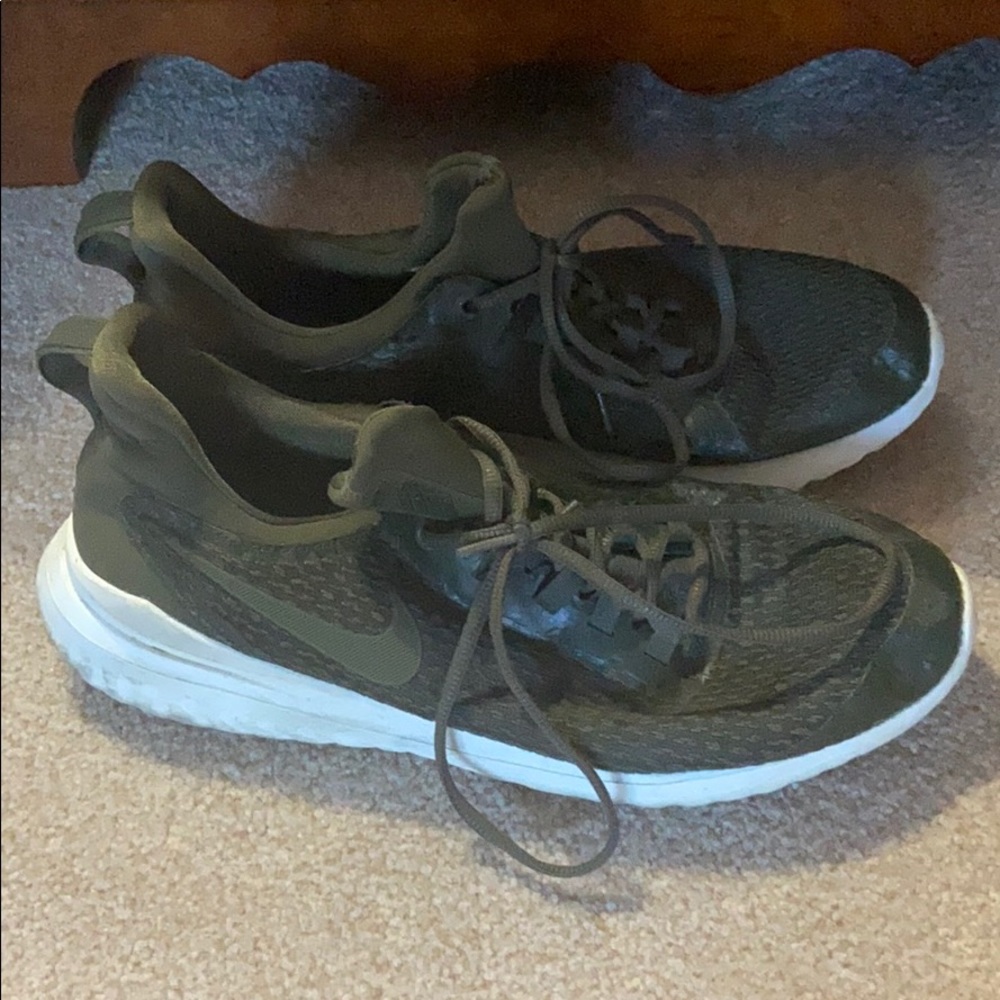 Men’s Nike shoes